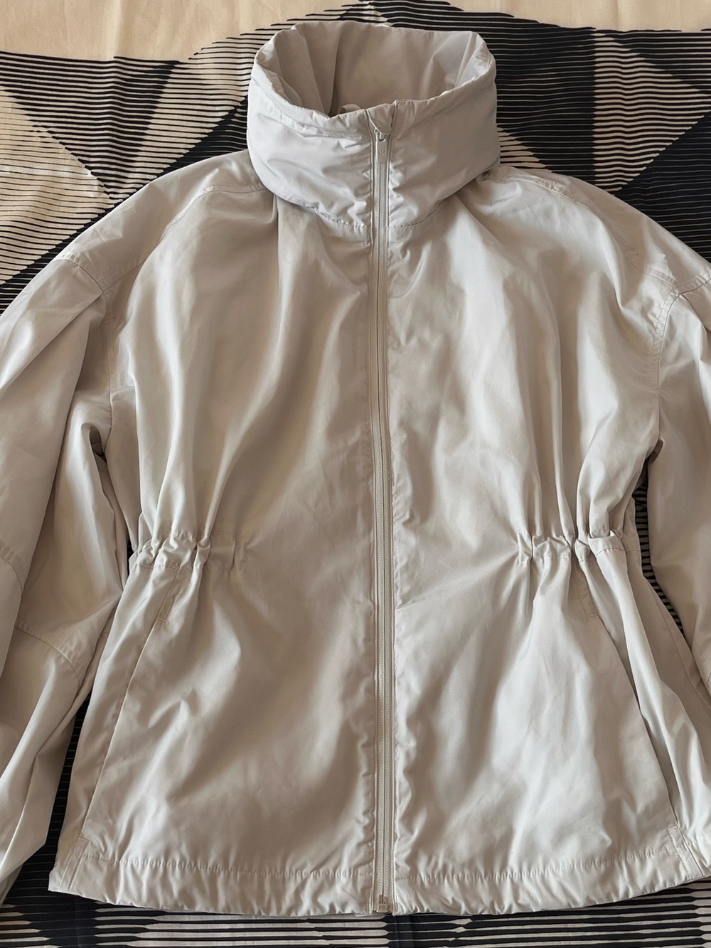 Lululemon 4 Lightweight cinchable jacket puff sleeve bone cream rain windbreaker - Picture 7 of 15